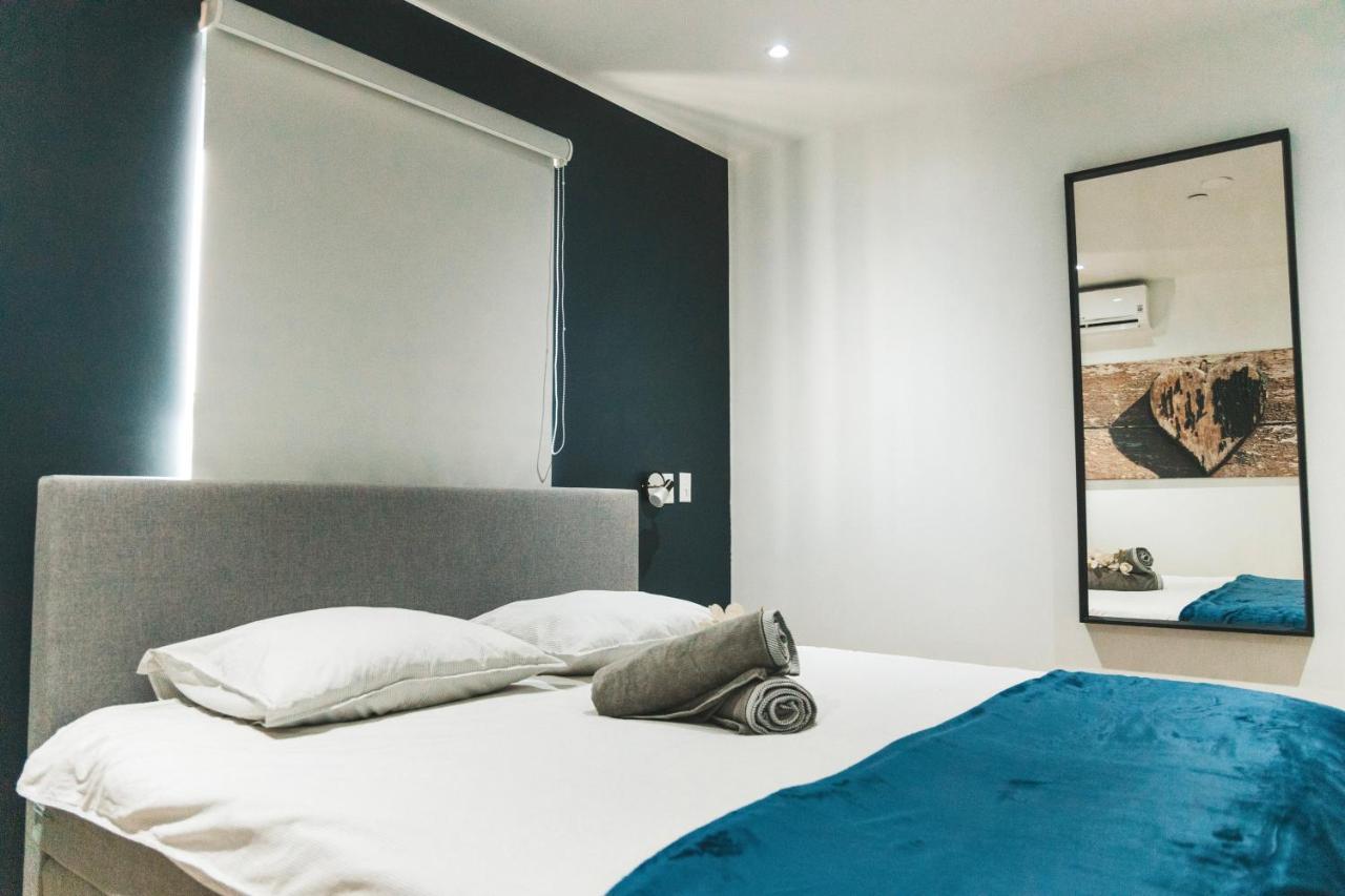 Gray Door Apartments - Adults Only Palm Beach Ngoại thất bức ảnh