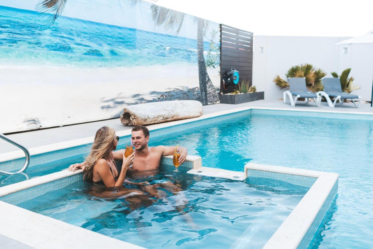 Gray Door Apartments - Adults Only Palm Beach Ngoại thất bức ảnh