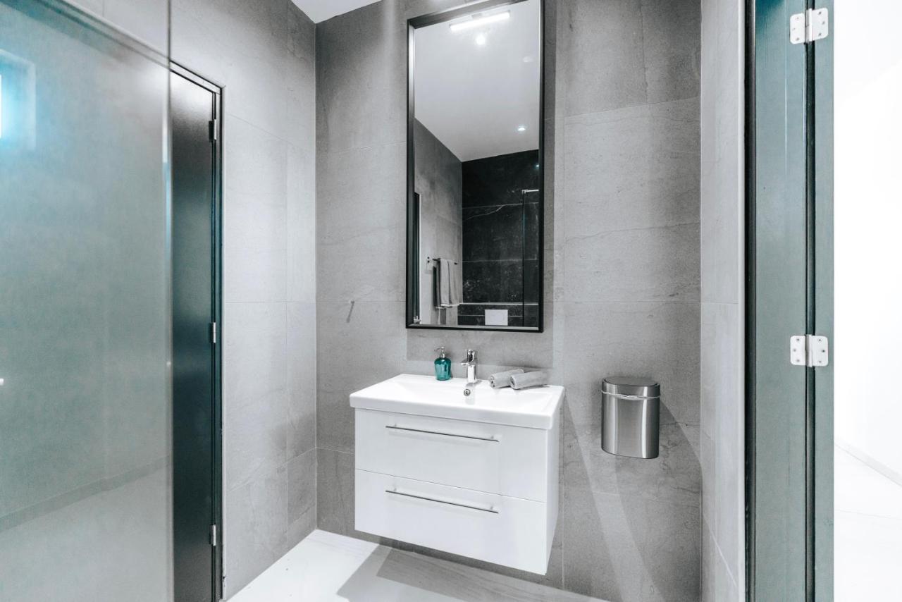 Gray Door Apartments - Adults Only Palm Beach Ngoại thất bức ảnh