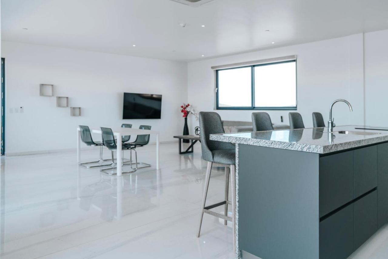 Gray Door Apartments - Adults Only Palm Beach Ngoại thất bức ảnh