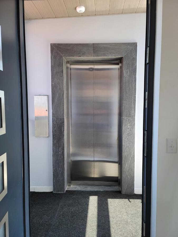 Gray Door Apartments - Adults Only Palm Beach Ngoại thất bức ảnh